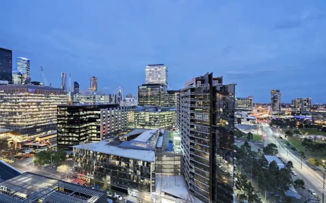 MIRANDA, 1BDR Docklands Apartment - photo 4