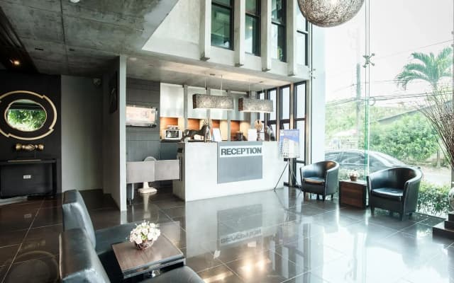 B2 Black Business & Budget Hotel - photo 2