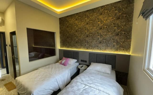 Hotel With OK - photo 2