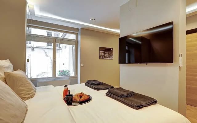 Elegant Apartment With Ac-3br-10p-place des Vosges - photo 4