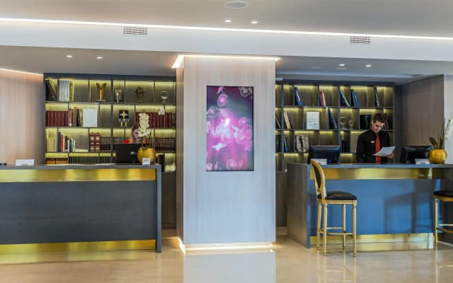 St. George Lycabettus Lifestyle Hotel - photo 2