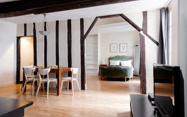 Central Paris - Chatelet Apartment - photo 2
