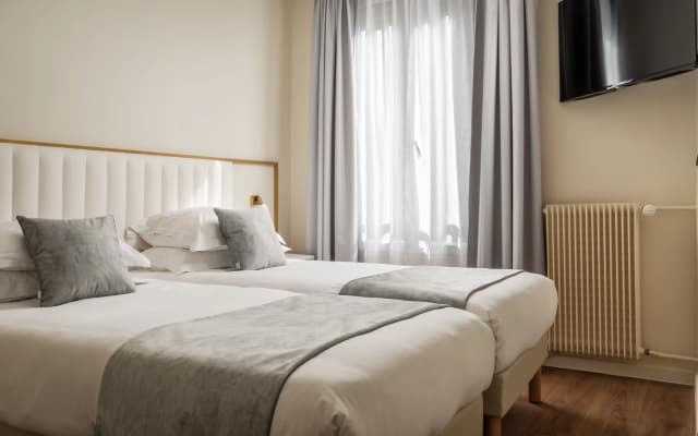 Hôtel Des Deux Avenues - photo 4