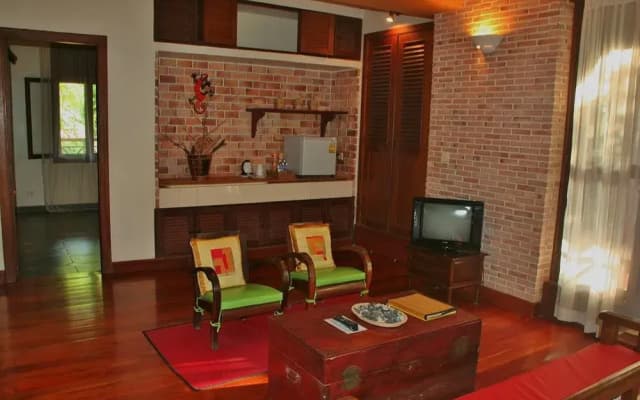 The Pool and Palm Villa - photo 2