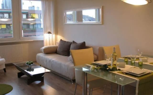 Blue Danube Apartments - photo 2