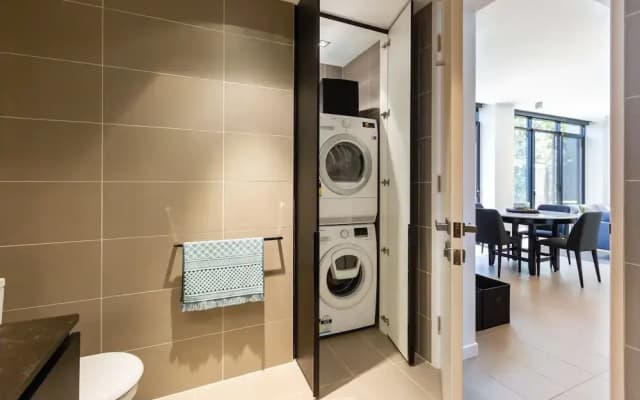 Rosa, 2BDR Richmond Apartment - photo 4