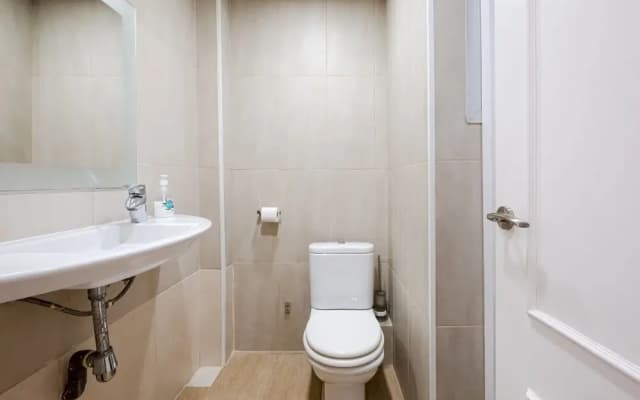 Three Bedroom Apartment in Sants - photo 3