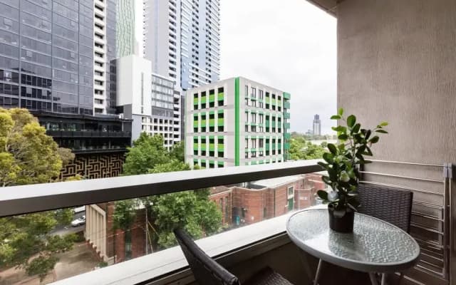 SANDRA, 1BDR Carlton Apartment - photo 5