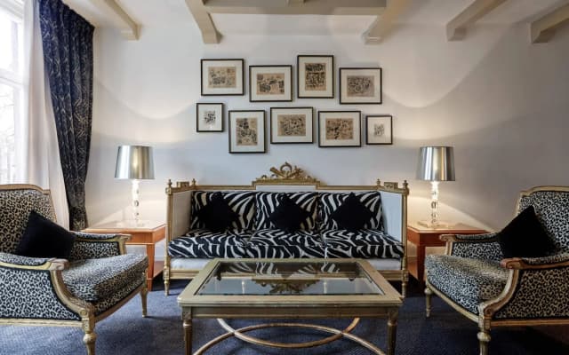 Ambassade Hotel - photo 3