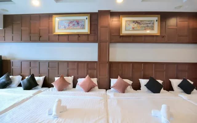 Deco Lux Hotel - photo 4