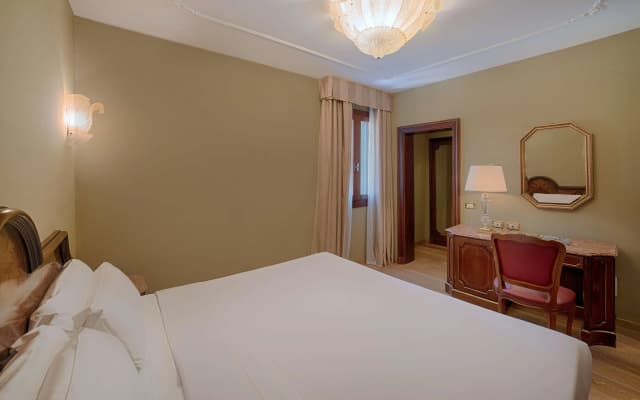NH Venezia Santa Lucia Hotel - photo 4