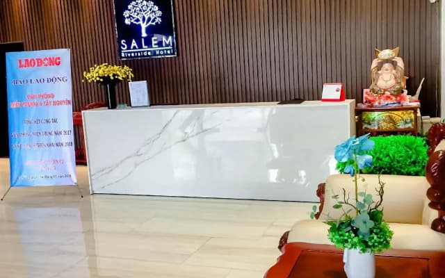 Salem Riverside Hotel - photo 2