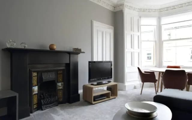 2 Bedroom Bruntsfield Apartment - photo 2