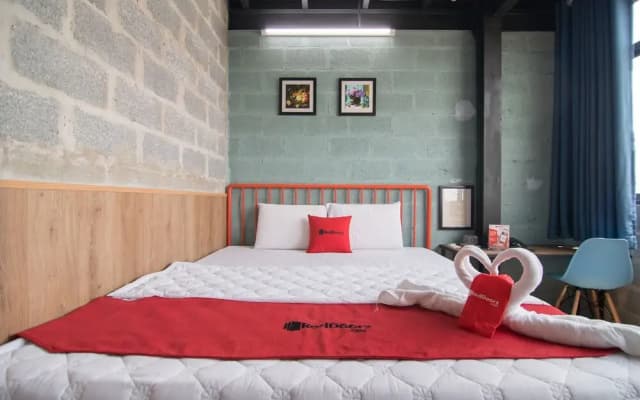 RedDoorz Plus @ Ung Van Khiem Street - photo 4