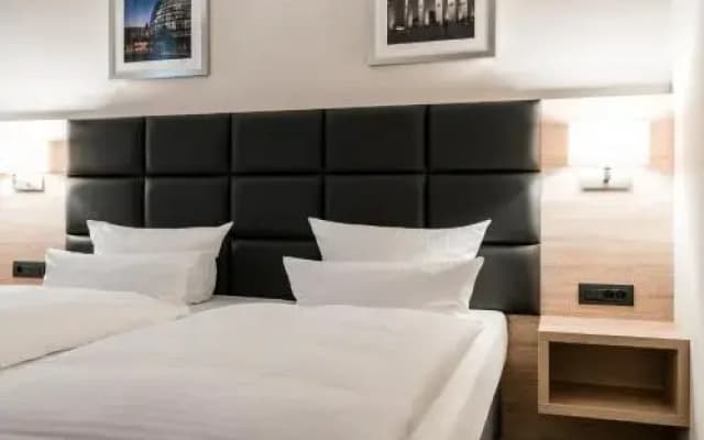 Hotel am Wasserturm - photo 2