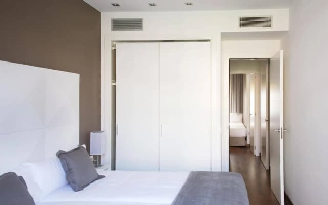 MH Apartments Suites - photo 5