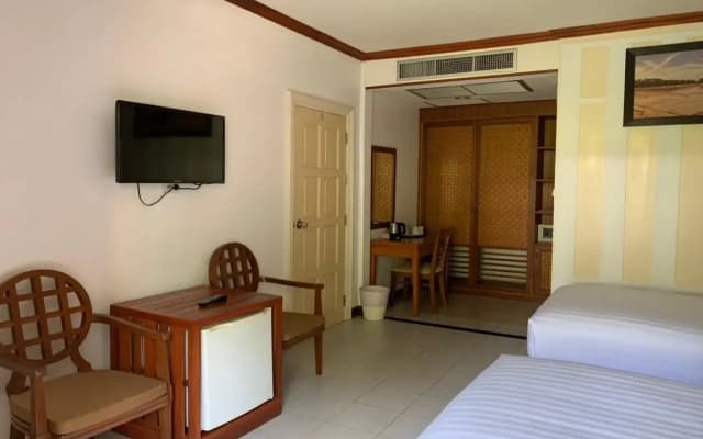 Meet Holiday Hotel - photo 4