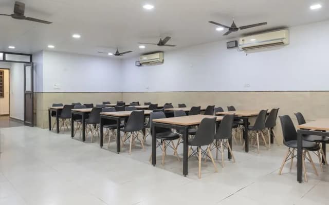 Silver Key Pooth Kalan by OYO Rooms - photo 3