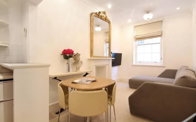 Harrods Apartments - photo 4