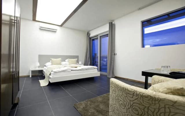 Parliament Penthouse Boutique B&B - photo 5