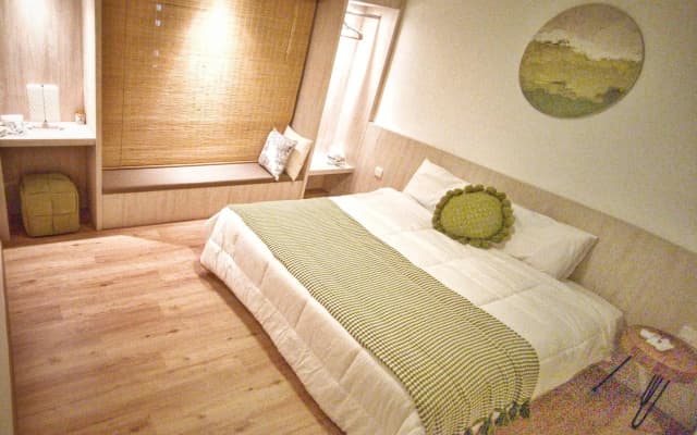 One Life Four Season Waterpark Guest House Manhattan Condominium - photo 3