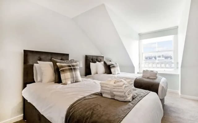 Stunning Interior Designed Apartment - photo 5