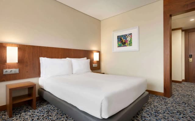 Ramada by Wyndham Lisbon - photo 3