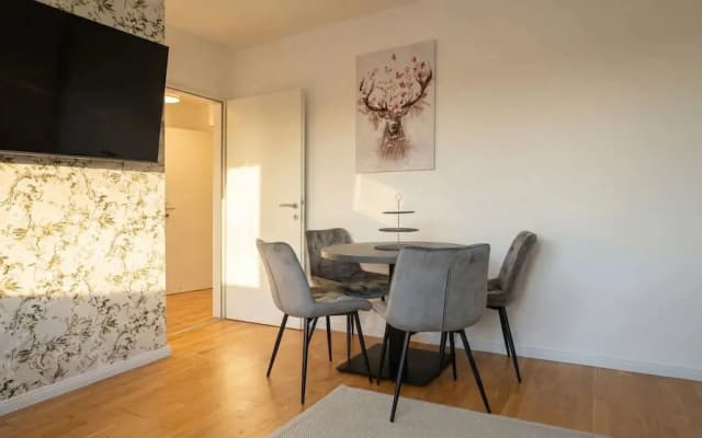 Central Vienna Modern 1BR Apt Balcony - photo 4