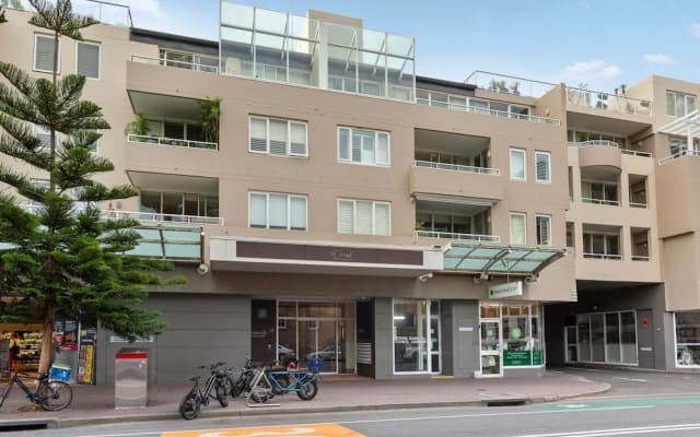 Spacious 1 Bed Near Manly Beach - photo 2