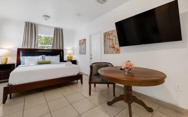Art King Suite With Priv Bath - photo 3