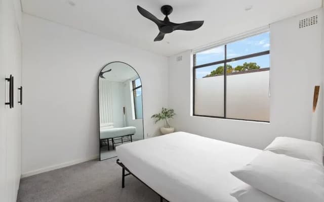Bright 2-bed Apt With Spectacular Bridge Views - photo 3