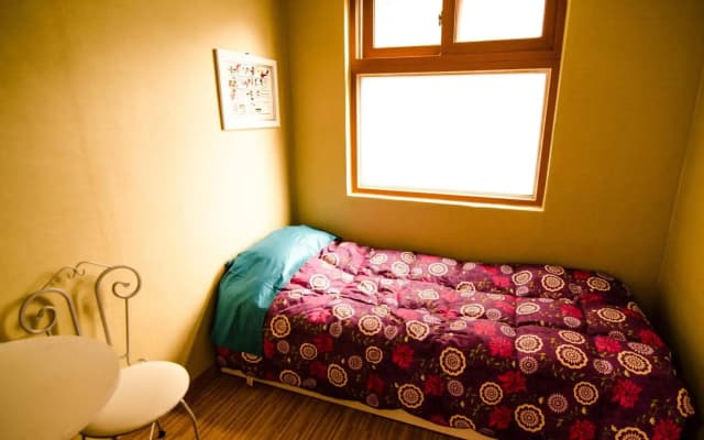 Kimchee Sinchon Guesthouse - photo 3