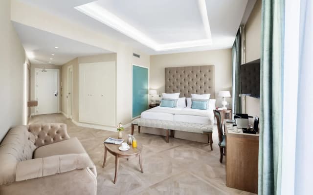 Lamaro Hotel - photo 5