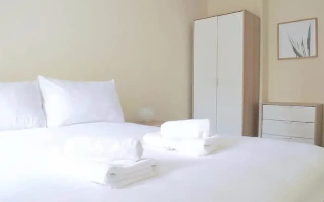 1 Bedroom Flat In Old Town - photo 3