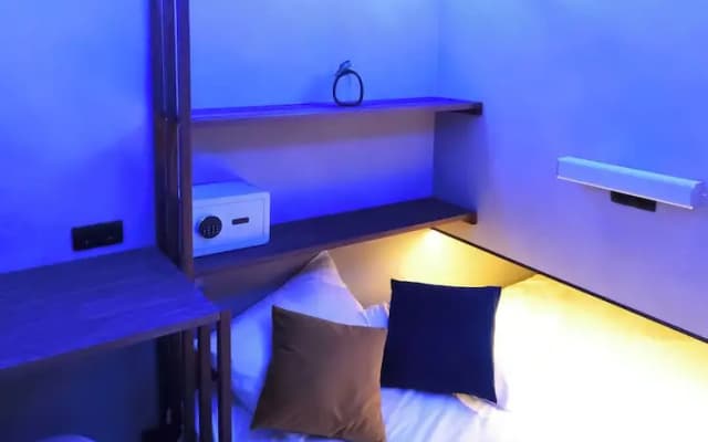 The Hyve Capsule hostel Amsterdam - photo 4