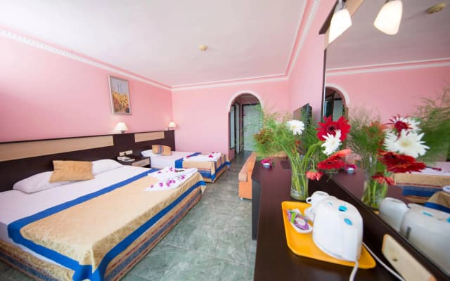 First Class Hotel - photo 2