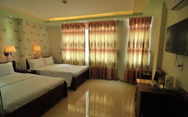 Red Rose Mallow Hotel - photo 3