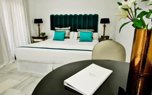 Sonder Santa Ana - photo 2