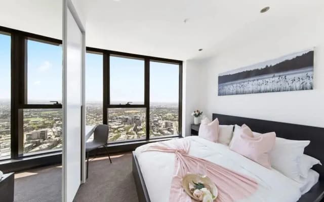Lovely 3BR Apt With Panoramic Views, Free Parking - photo 4
