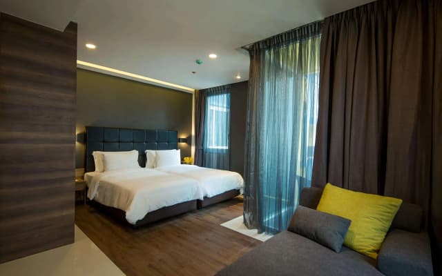 LiT BANGKOK Hotel - photo 5