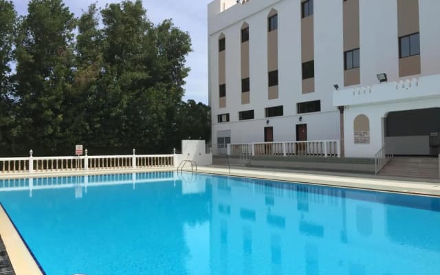 Al Madinah Holiday Hotel - photo 3