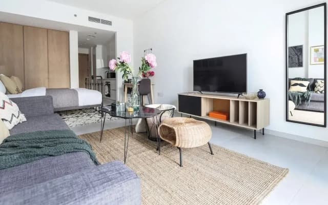 Stunning Studio w/ Burj Khalifa View! - photo 5