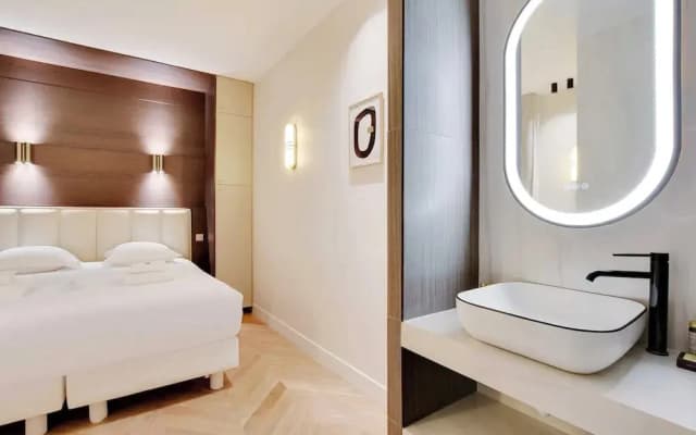 Brand New Home in the Heart of Latin Quarter - photo 3