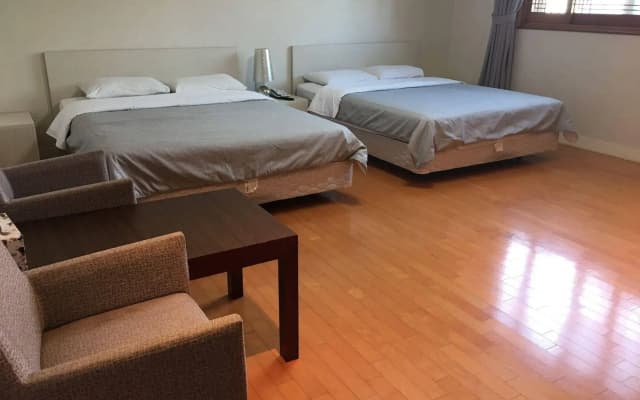 Gogoong Hotel - photo 4