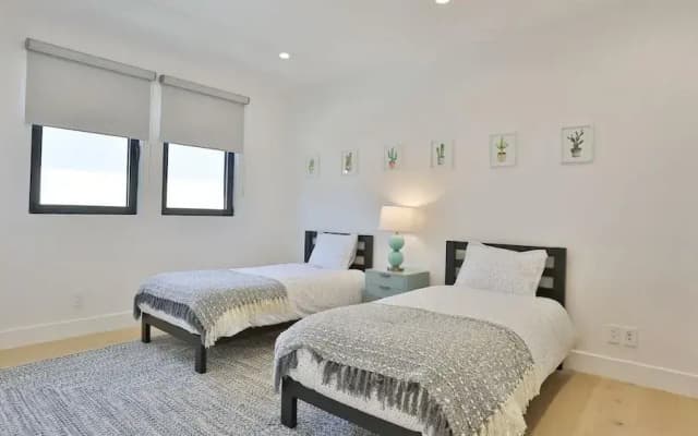 Spacious 5 Bedroom West Hollywood Home With Pool - photo 4