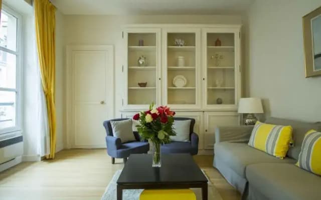 Louvre  Bed And Breakfast - photo 3