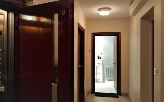 55 m2 with balcony in the 6th arrondiss. - photo 2