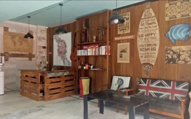 Red Eagle Bagpacker Hostel - photo 2