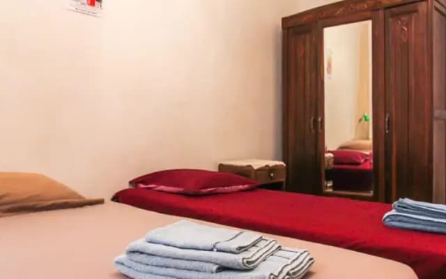 Room in apartment - Rue Droite - photo 5