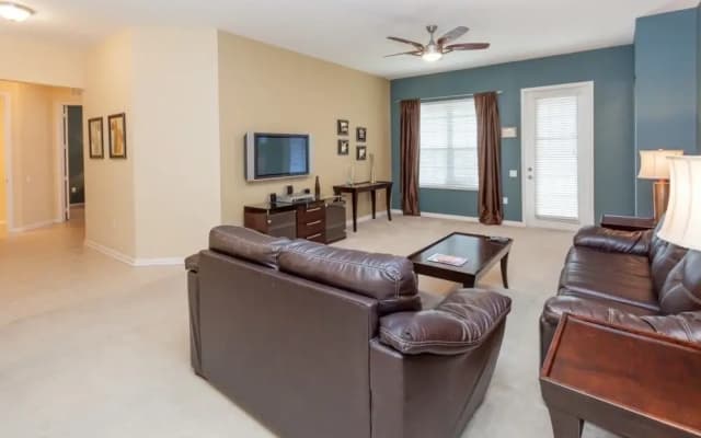 3 Bed 2 Bath Premium Lakeview l 1006 - photo 3